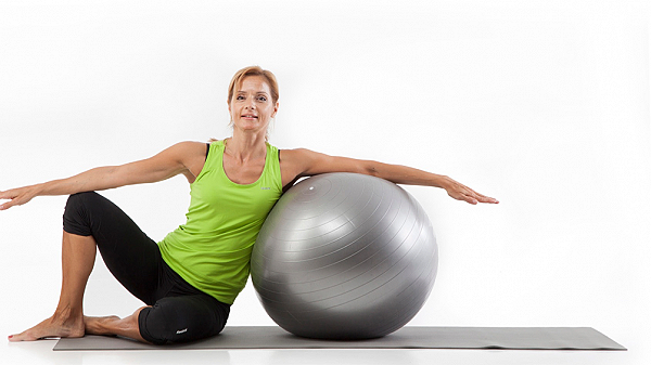 esercizi addominali gymball 1