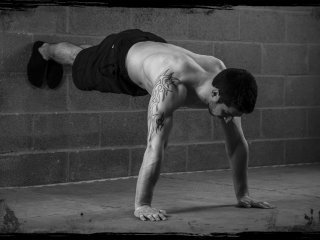 Esercizi calistenici: il Wall Push-up